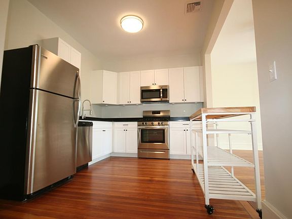 5th image of 719 Westminster St #723