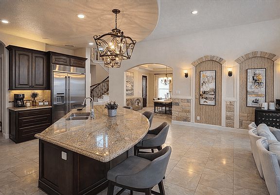 2nd image of 43 W Loftwood Cir