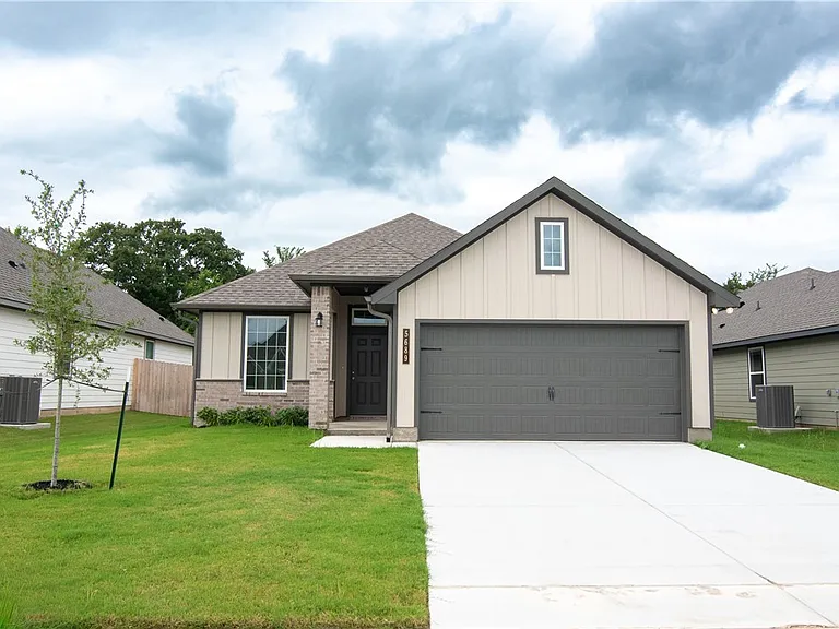5689 Fox Bluff Dr — Photo 1