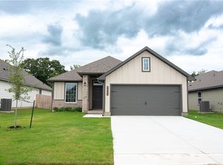 5689 Fox Bluff Dr, Bryan, TX 77807