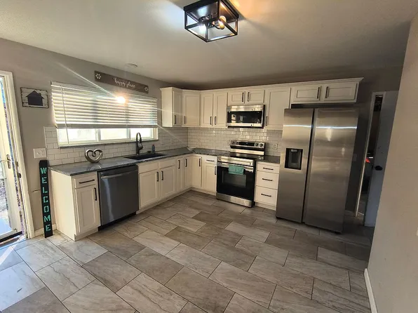 5 Pastoral Ct, Florissant, MO 63033
