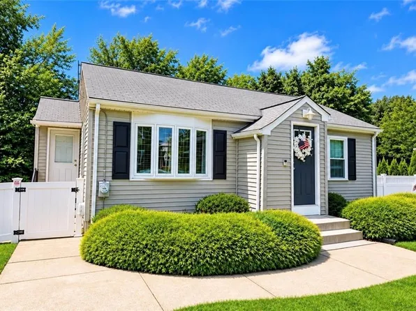 10 Biltmore Ave, Cumberland, RI 02864