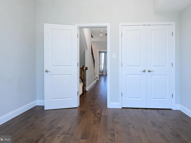 1439 N Newkirk St — Photo 15