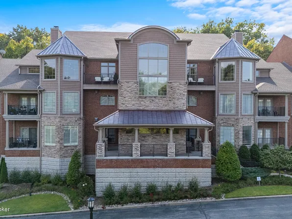 5222 Indian Woods Dr #301-302, Louisville, KY 40207