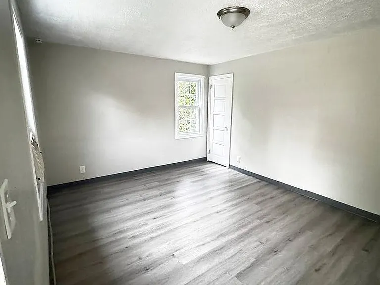 334-340 Hemlock Drive — Photo 6