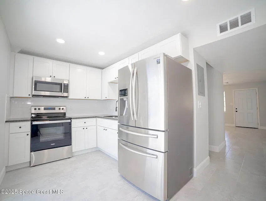 230 West Towne Place, E - 1 — Photo 2