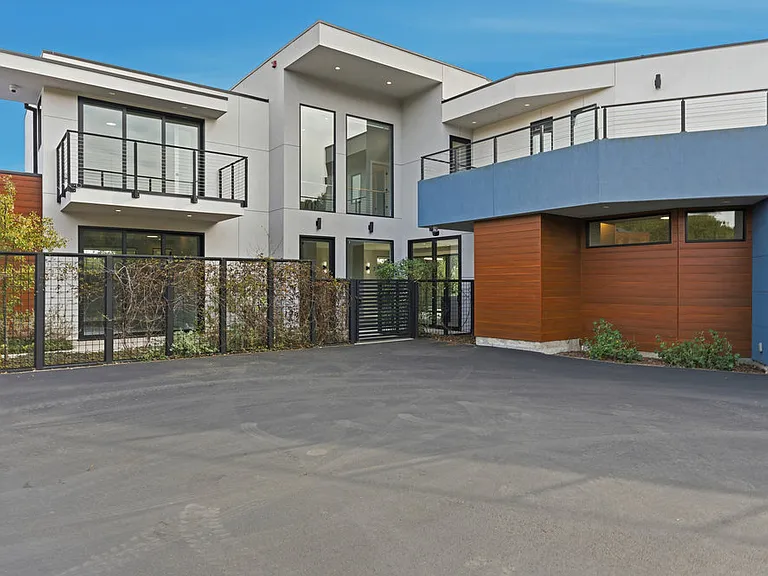 10 Notre Dame Pl — Photo 1