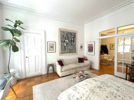 284 5th Ave