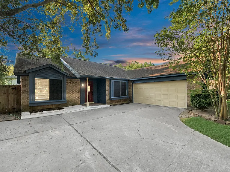 3611 Bee Bayou Ln — Photo 3