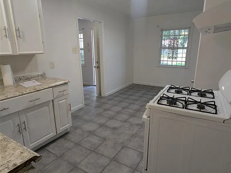 9129 Oak Knoll Ln — Photo 4