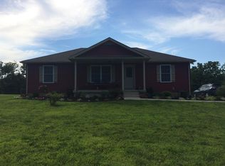 450 Douglas Ln, Lafayette, TN 37083