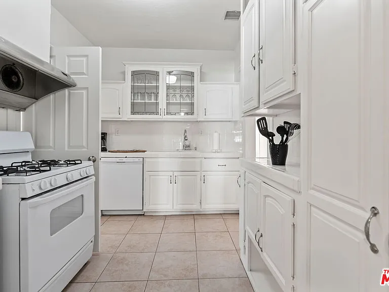607 N Gramercy Pl — Photo 11