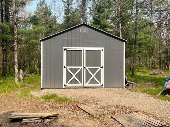 2642 E 42nd St, Idlewild, MI 49642