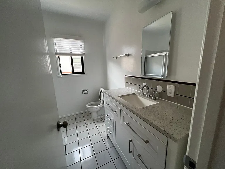 16638 Haynes St — Photo 25