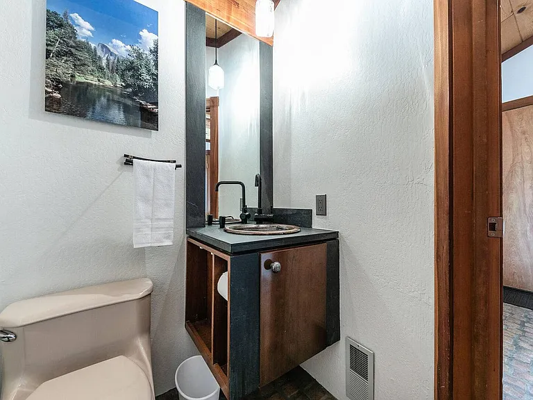 4040 Zermatt Rd — Photo 17