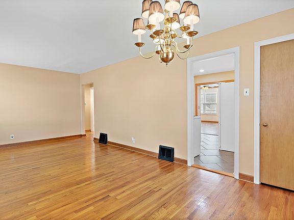3rd image of 3145 Coles Ave