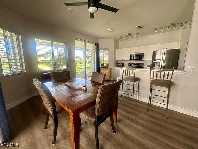 3 bed, 2.0 bath, 1587 sqft, $3,700 — Photo 4
