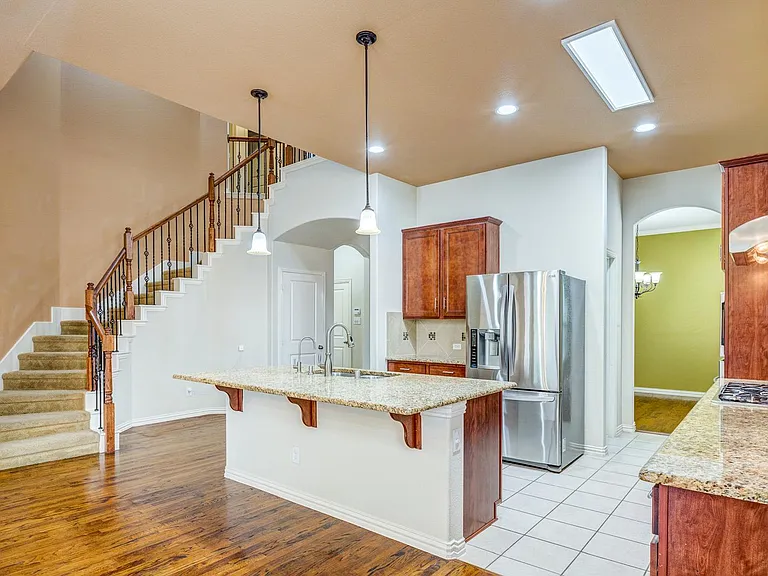 10841 Leesa Dr — Photo 4