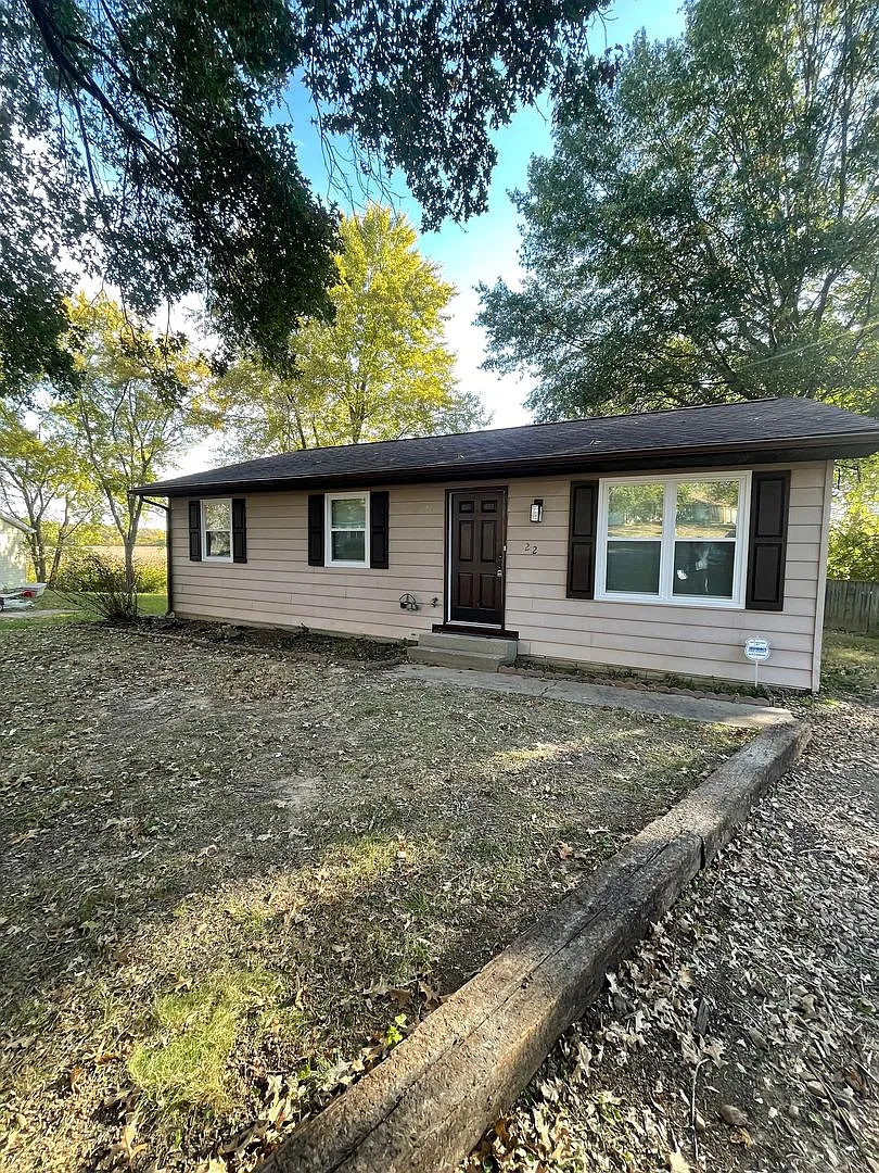3 Bedroom 1 Bath in Belleville — Photo 2