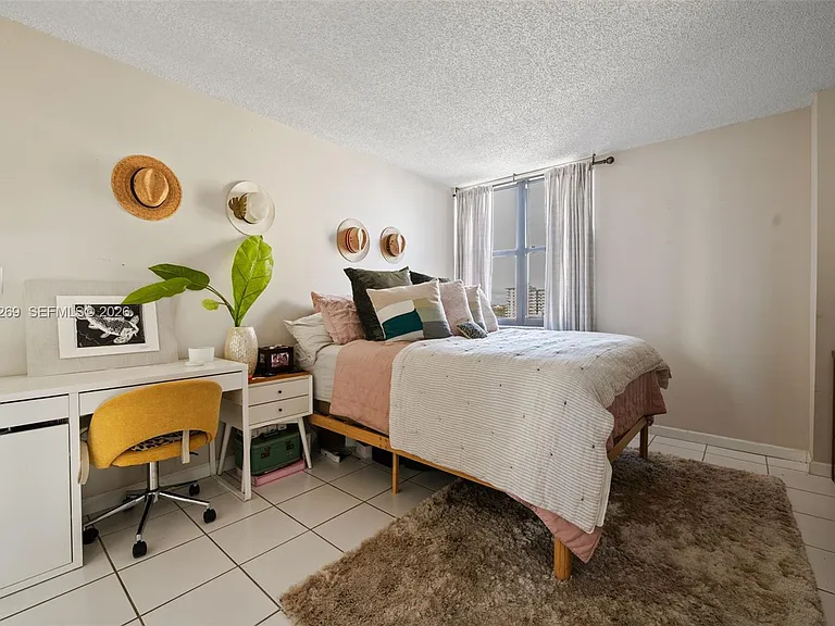 2555 Collins Ave #1002 — Photo 13