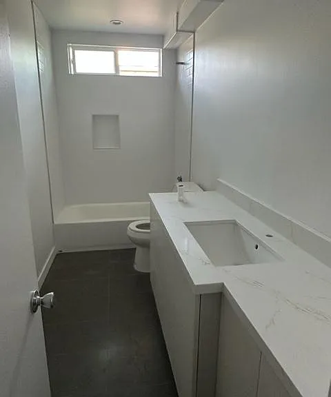 12001 Burbank Blvd #4 — Photo 4