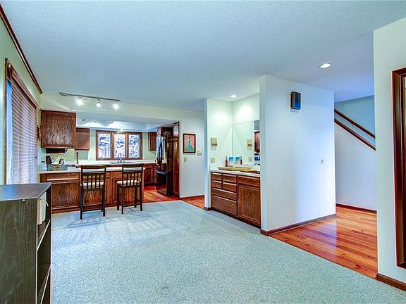 2nd image of 13 Mallard Ct