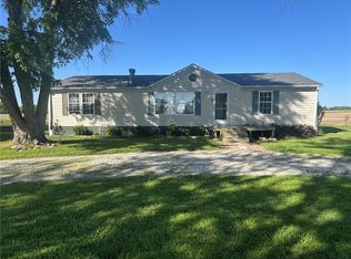 7885 E Angling Rd, Martinsville, IL 62442