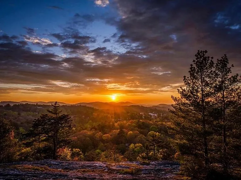 Sunset rock in highlands is just a few minutes away - great all year round