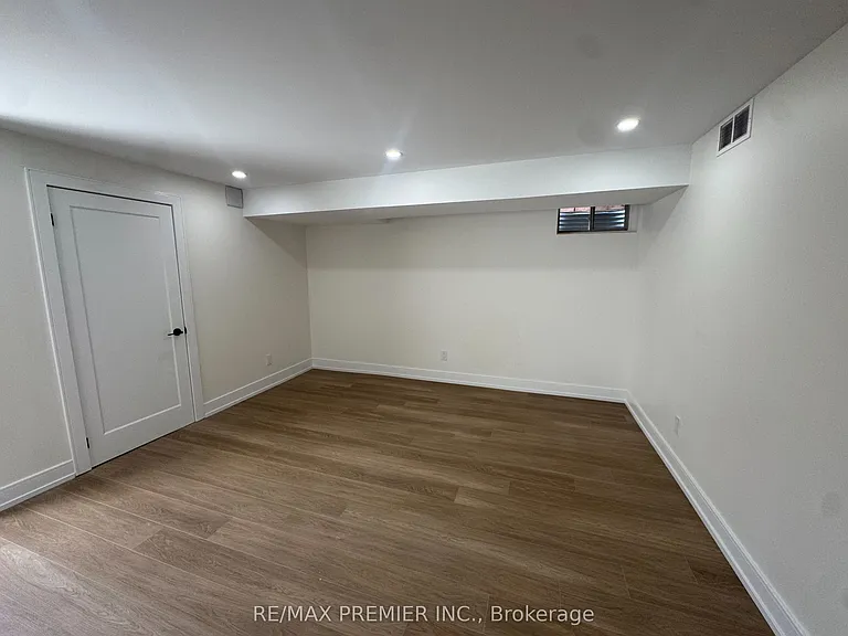 39 Walls Cres — Photo 3