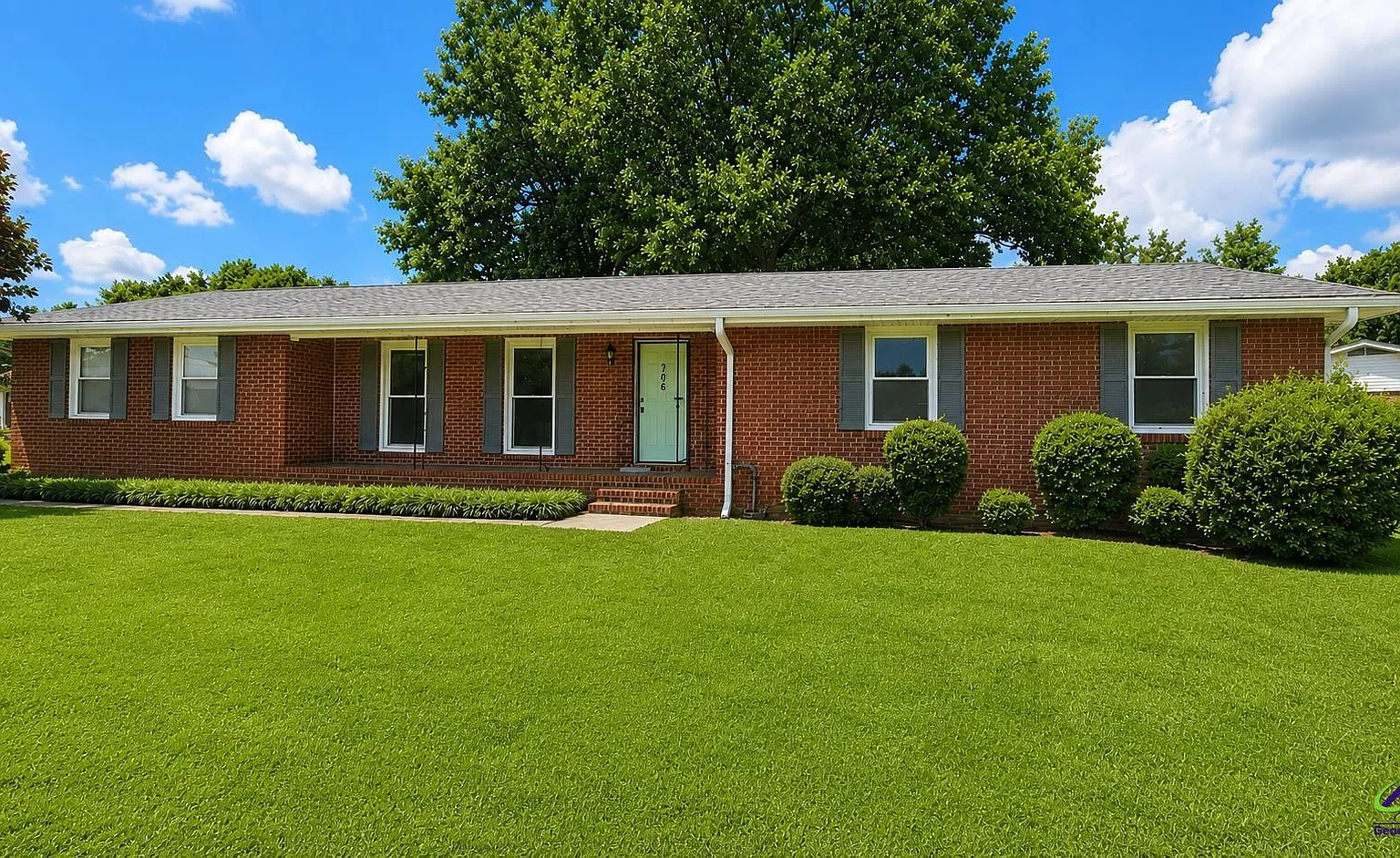 3 bed, 2.0 bath, 1489 sqft, $1,795 — Photo 1