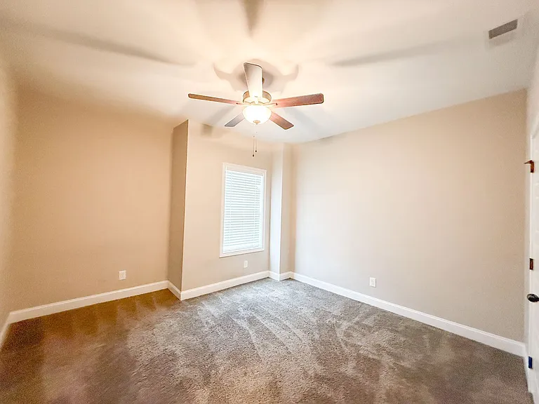 350 Dugger Dr — Photo 16