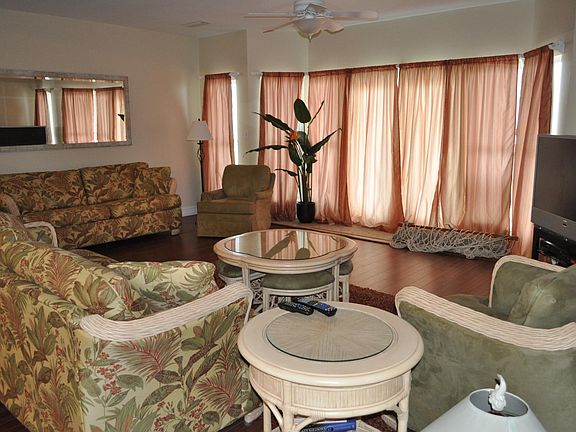 3rd image of 648 E Gorrie Dr