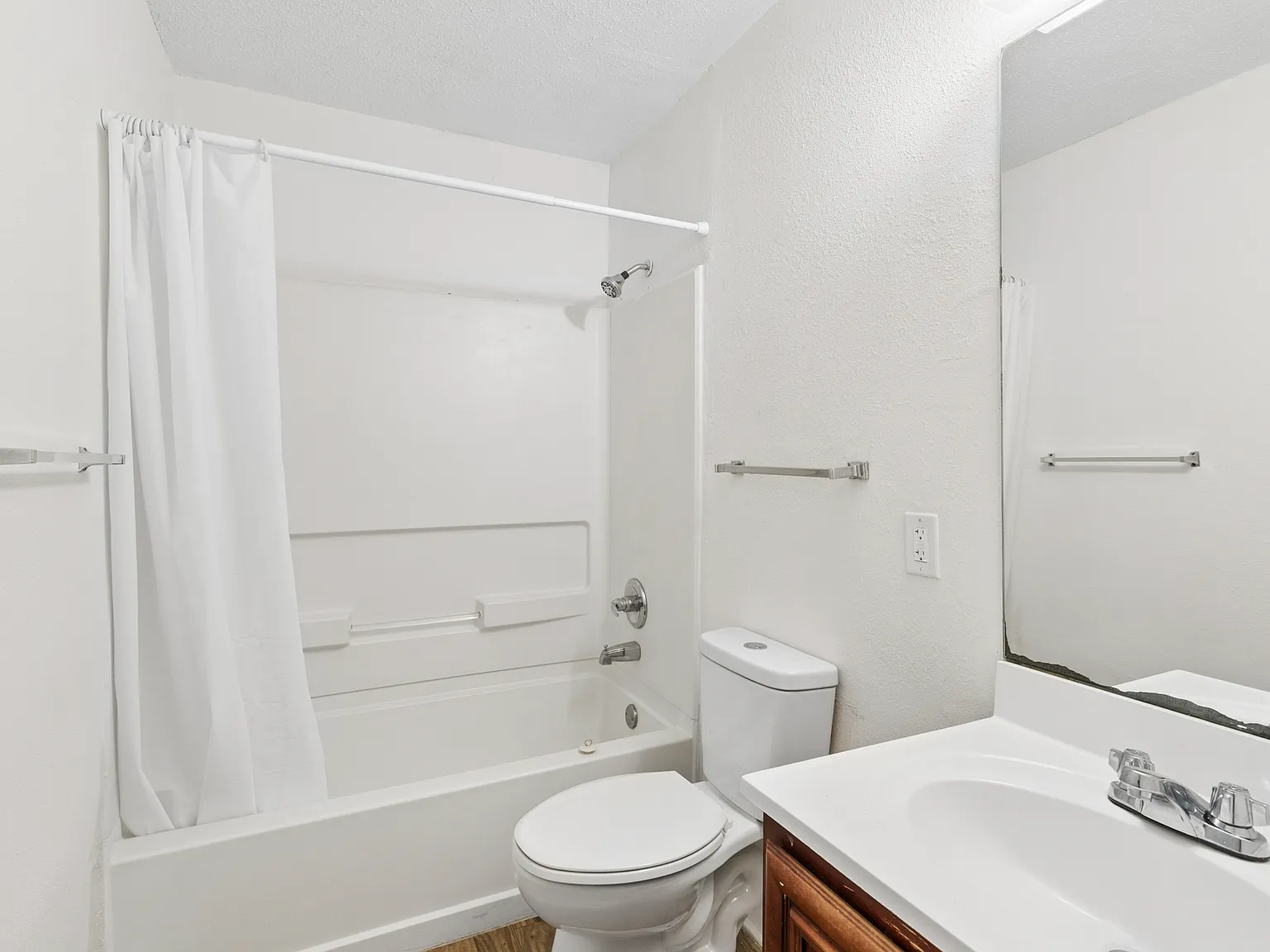 Parkway Place Apartments — Photo 4
