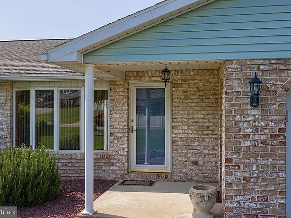 3rd image of 419 Dartha Dr