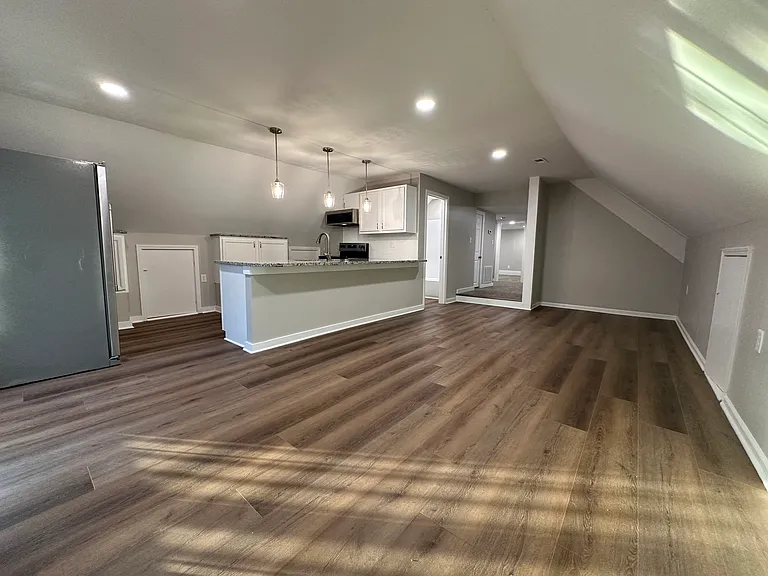63 E Poplar St #B — Photo 5