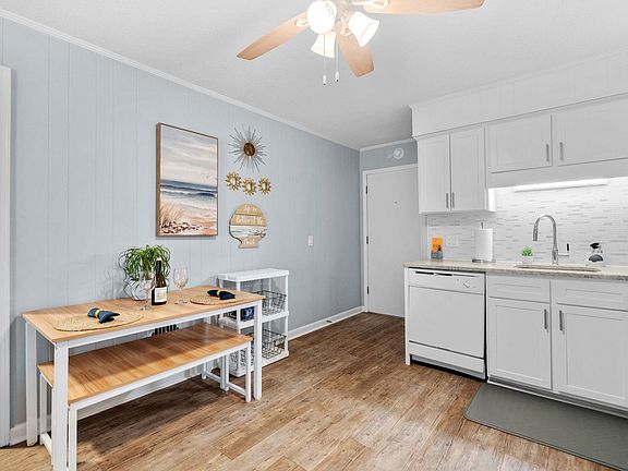 3rd image of 405 21st Ave. N #2D