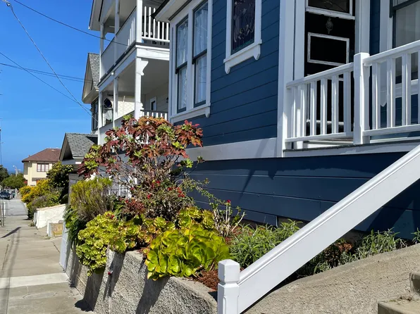 209 19th St, Pacific Grove, CA 93950