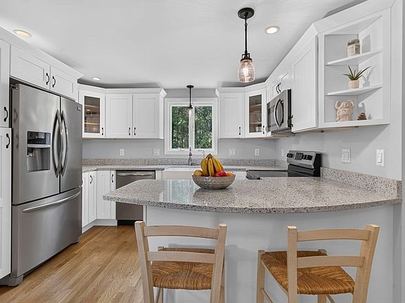 5th image of 28 Sherrick Ave