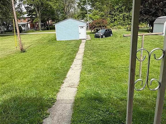 3rd image of 305 S Green St