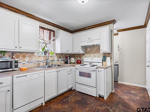 5th image of 15389 Oaks West Dr