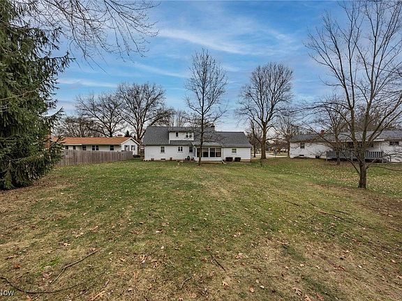 3rd image of 459 Woodland Dr