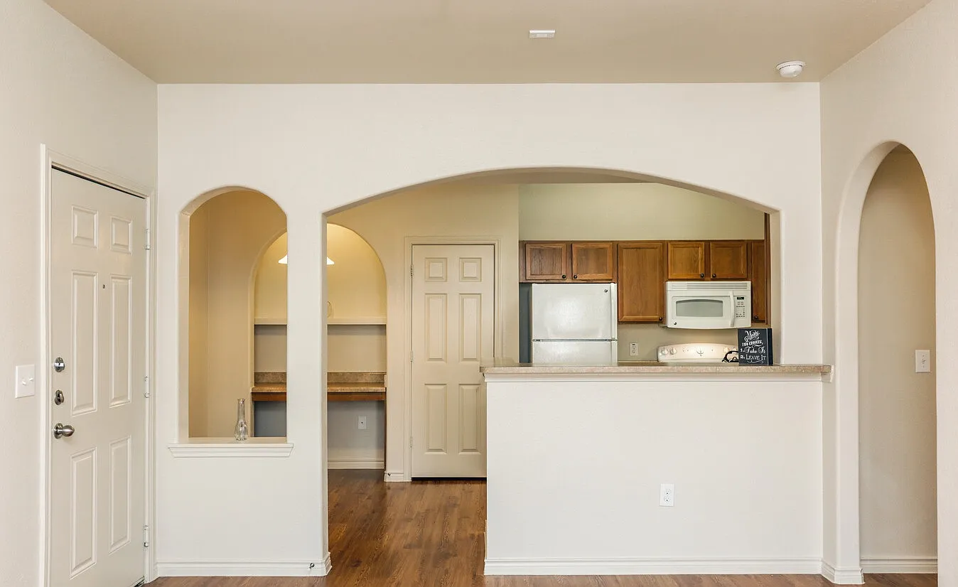 Woodlawn Ranch Apartments — Photo 4