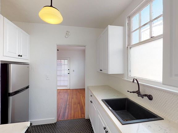 2nd image of 401 Juniper St #1/2