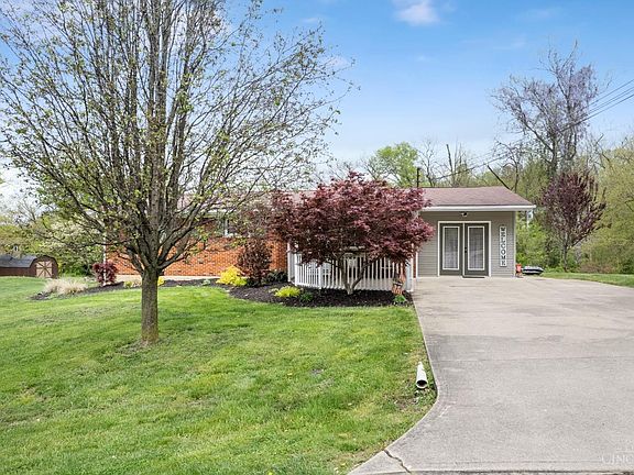 3rd image of 948 Robin Hill Dr