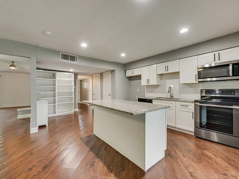 4924 Wagner Dr — Photo 10