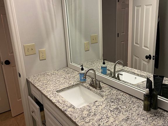 5th image of 6111 Sunpointe Dr APT 101