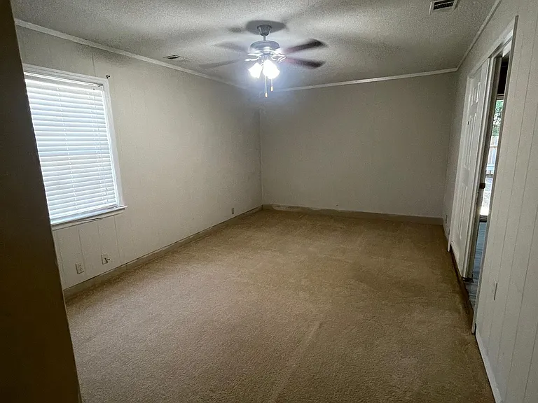 817 Robin Hood Trl — Photo 18