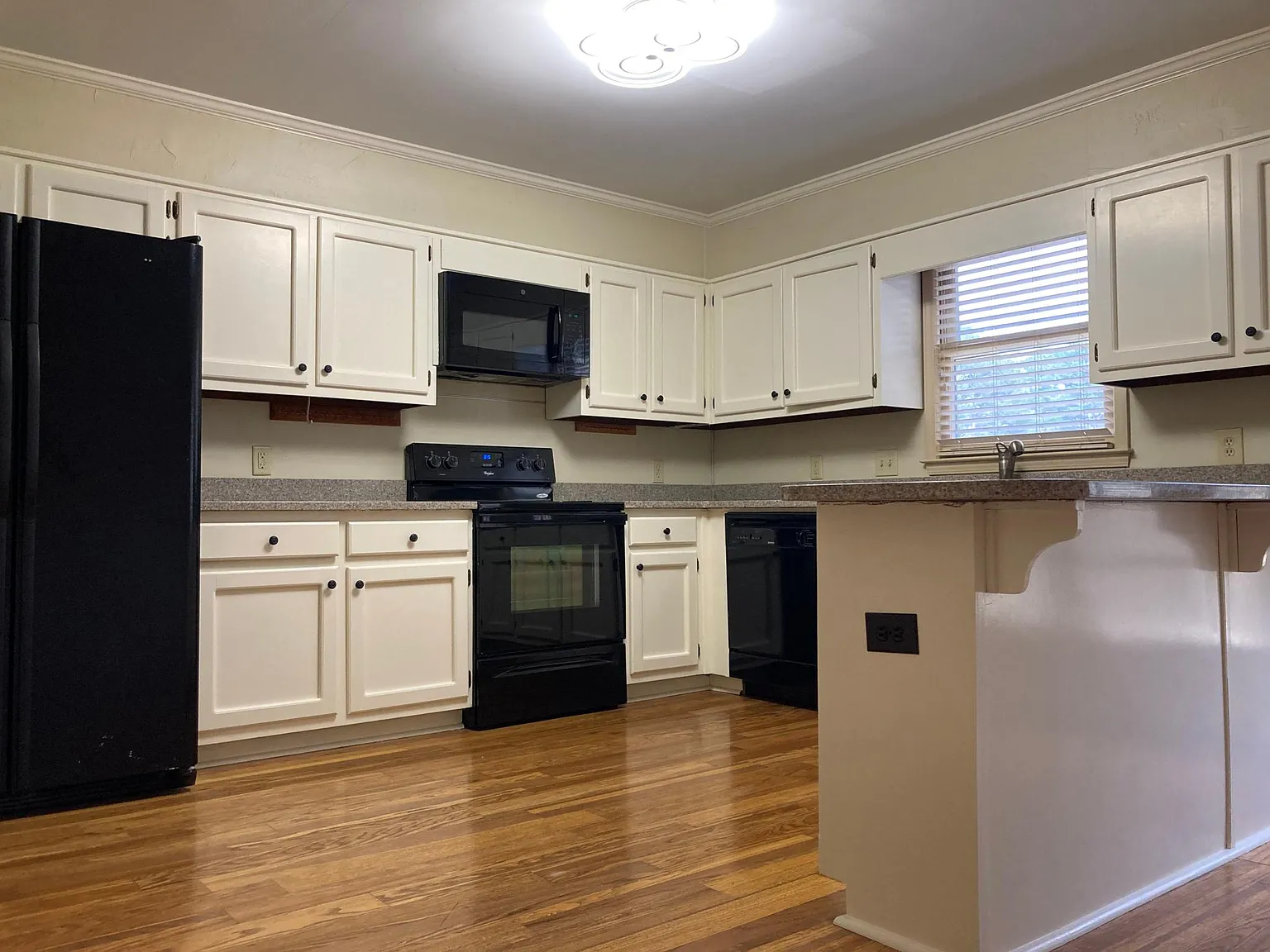 2 bed, 2.5 bath, 1850 sqft, $2,550 — Photo 4