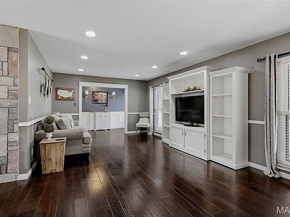 3rd image of 202 Morewood Dr