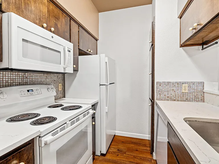 612 Park Pl #201 — Photo 8